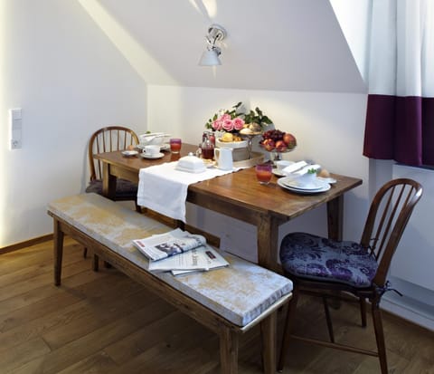 Living room, Food