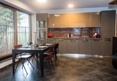 Kitchen or kitchenette, Dining area, stove