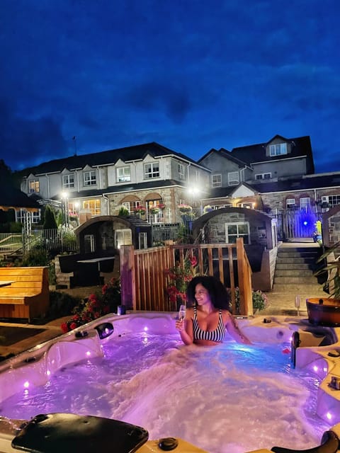 Property building, Night, Hot Tub