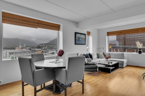 Natural landscape, TV and multimedia, Living room, Seating area, Dining area, Mountain view