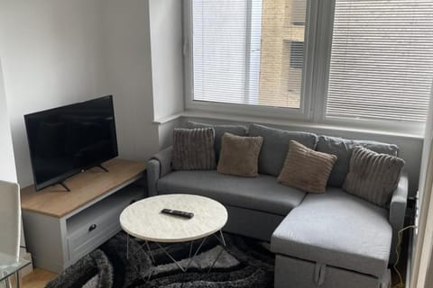 Communal lounge/ TV room, TV and multimedia, Living room, Seating area, Evening entertainment