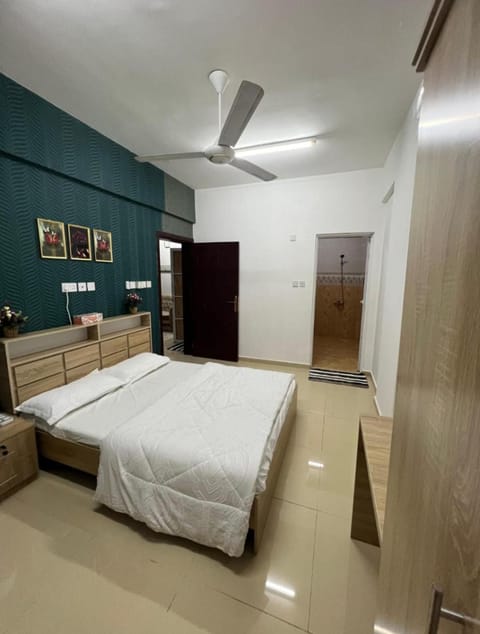 Bed, Photo of the whole room, Bedroom, fireplace, wardrobe, air conditioner