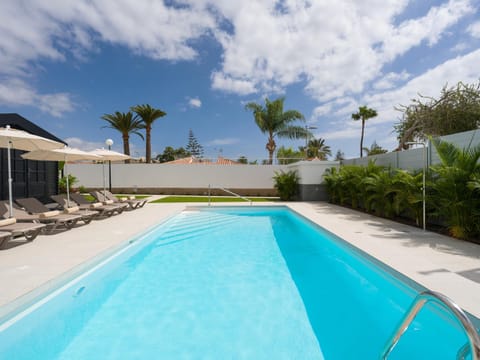 Garden, Pool view, Swimming pool, Swimming pool, sunbed