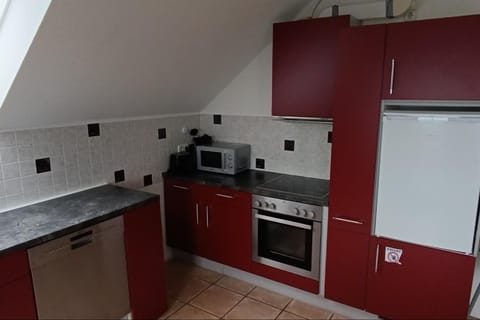 Kitchen or kitchenette, microwave, oven, stove