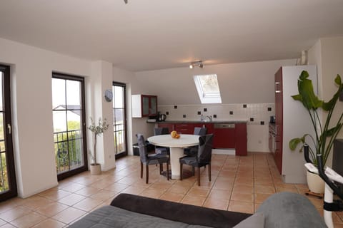 Kitchen or kitchenette, Dining area, kitchen