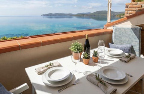 Property building, Balcony/Terrace, Balcony/Terrace