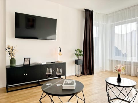 Communal lounge/ TV room, TV and multimedia, Living room