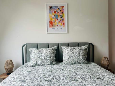 Bed, Photo of the whole room, Decorative detail, Bedroom