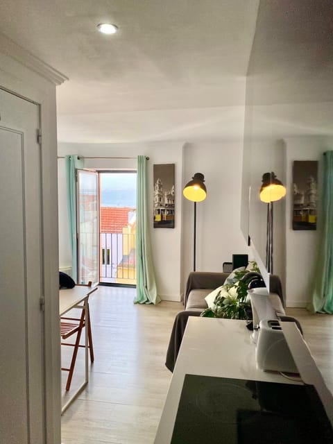 View (from property/room), Living room, Seating area, Dining area, City view, Lake view, Landmark view, River view, Street view, Quiet street view, internet