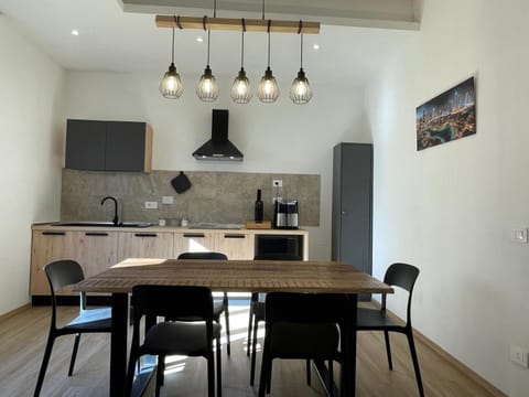 Kitchen or kitchenette, Dining area, stove