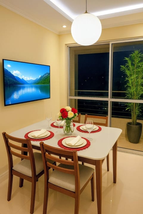 TV and multimedia, Living room, Seating area, Dining area
