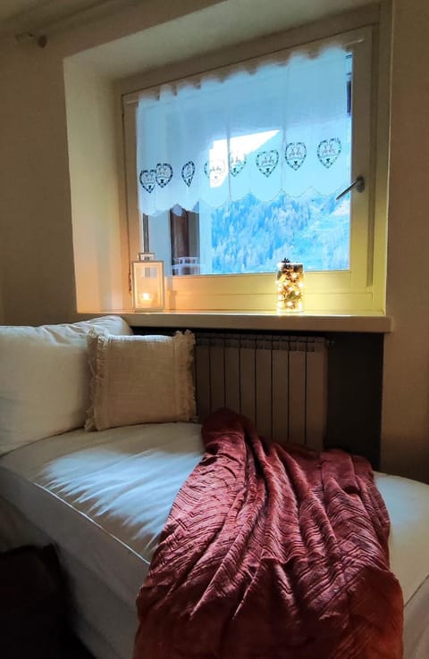 Living room, Seating area, Mountain view, Mountain view