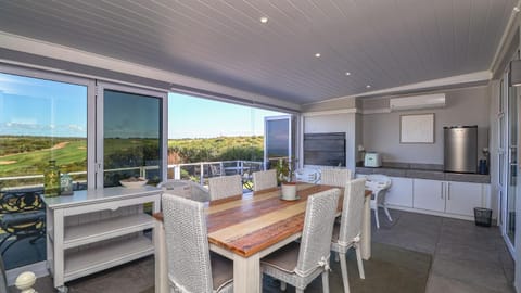 Natural landscape, Golfcourse, View (from property/room), Balcony/Terrace, Dining area