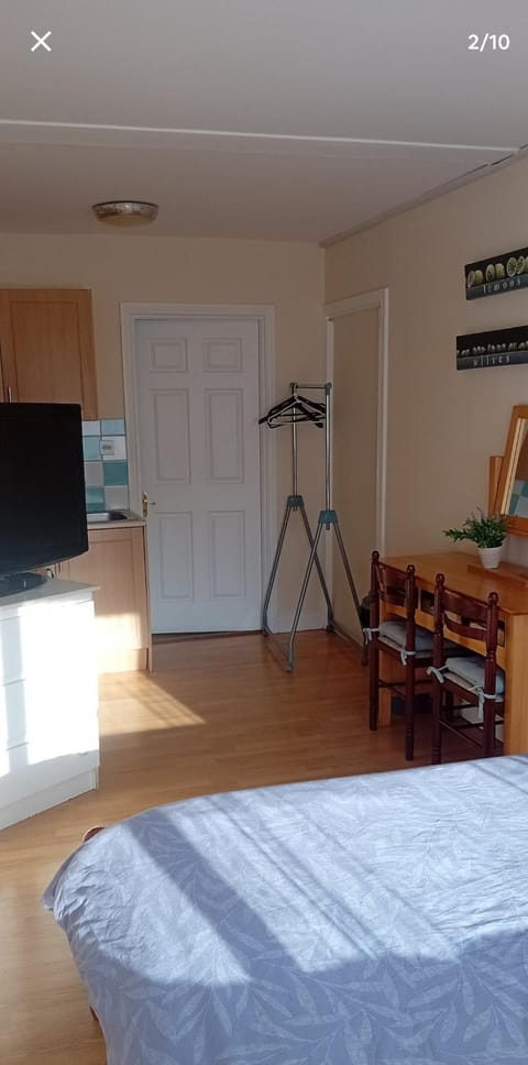 Lovely double bed private studio in tullamore town Apartment in Ireland