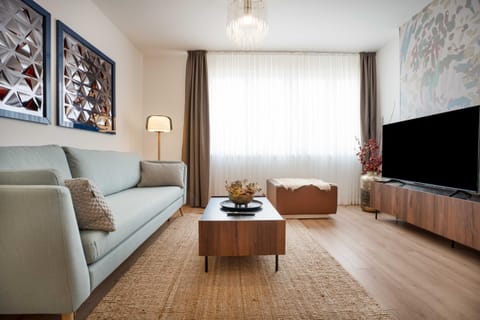 Communal lounge/ TV room, TV and multimedia, Living room, Seating area, Evening entertainment