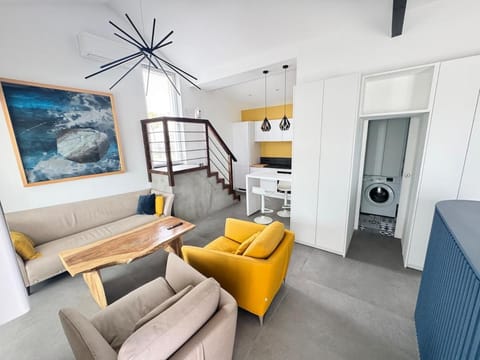 Living room, Seating area, Dining area, air conditioner