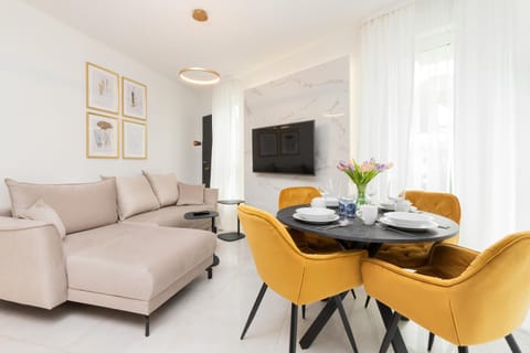 Communal lounge/ TV room, TV and multimedia, Living room, Seating area