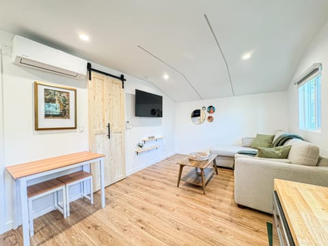 TV and multimedia, Living room, Dining area