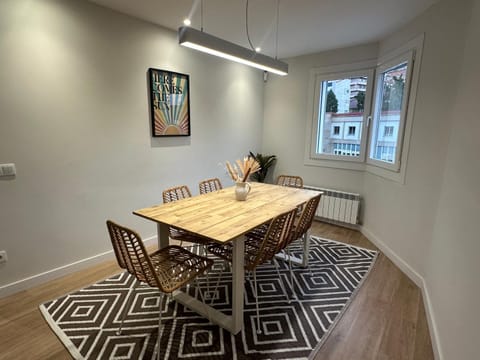 Seating area, Dining area