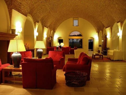 Communal lounge/ TV room, Lobby or reception, Lounge or bar
