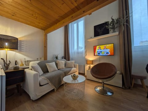 Communal lounge/ TV room, Living room, Seating area