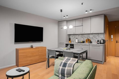 TV and multimedia, Kitchen or kitchenette, Dining area
