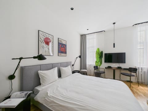 Bed, TV and multimedia, Photo of the whole room, Bedroom