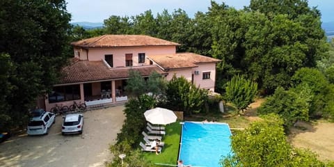 Property building, Spring, Day, Natural landscape, Bird's eye view, Garden, Garden view, Pool view, Swimming pool, Parking, sunbed