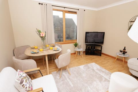 Communal lounge/ TV room, Living room, Seating area, Dining area