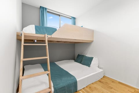 Bedroom, bunk bed