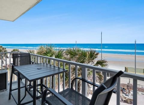 Day, Balcony/Terrace, Dining area, Beach, Sea view
