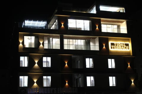 Property building, Facade/entrance, Night