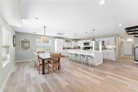 Beach house with game room just minutes from beach House in Bolivar Peninsula