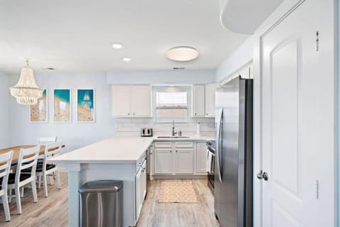 Stunning beach house with huge game room, close to beach House in Jamaica Beach