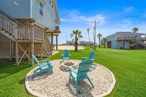 Fishermans Dream With Game Room Walk to the Beach House in Alvin