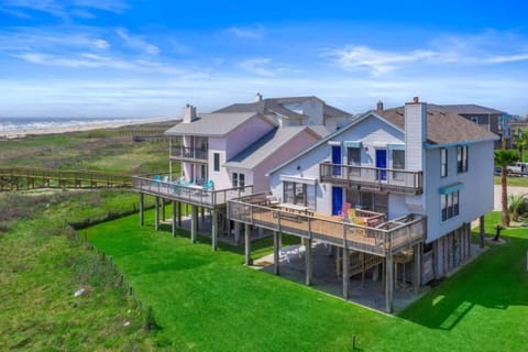 Secluded beachfront house with gorgeous ocean views House in Galveston Island