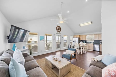 Beach Home with Ocean Views, Large Deck, and Firepit House in Alvin