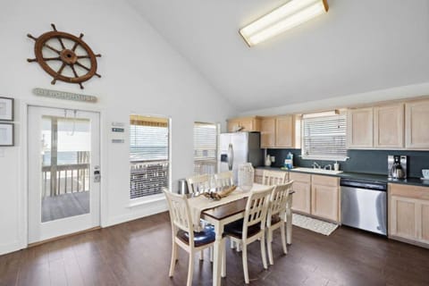 Beach Home with Ocean Views, Large Deck, and Firepit House in Alvin