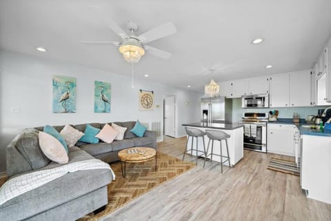 Private Bungalow with Pool, Pond, and Large Deck House in Hitchcock