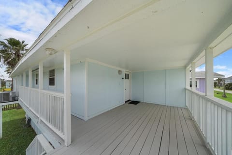 Beach Escape Close to Attractions and the Shore House in Hitchcock