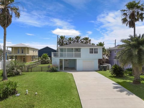 Beach Escape Close to Attractions and the Shore House in Hitchcock