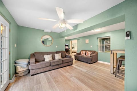 Cozy Beach Home With Gameroom Near Sea Isle Marina House in Galveston Island