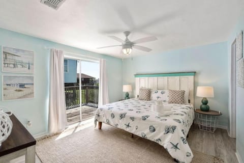 Cozy Beach Home With Gameroom Near Sea Isle Marina House in Galveston Island