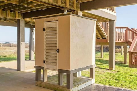 The Estate - Enormous beachfront home with panoramic ocean views House in Jamaica Beach