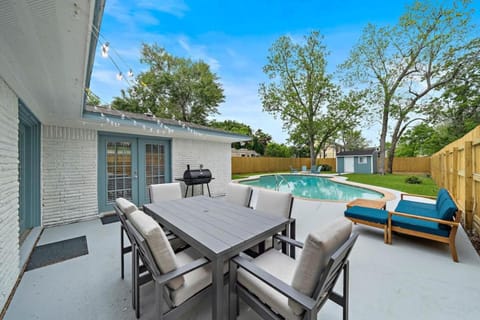 Beautiful home with pool near Kemah Boardwalk House in Kemah
