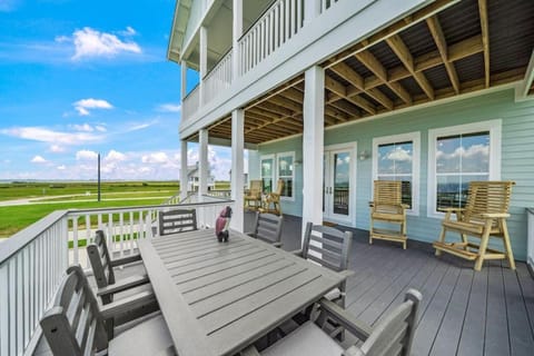 Bayfront home with spectacular, serene views House in Galveston Island