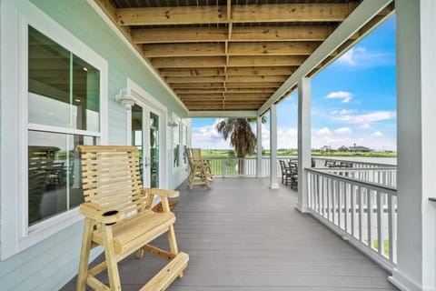 Bayfront home with spectacular, serene views House in Galveston Island