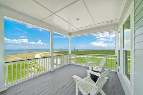 Bayfront home with spectacular, serene views House in Galveston Island