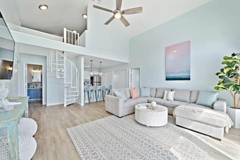 Cozy bungalow close to the beach with fire pit House in Galveston Island