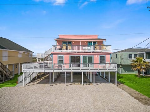 Unwind in beachside comfort with gorgeous views House in Hitchcock